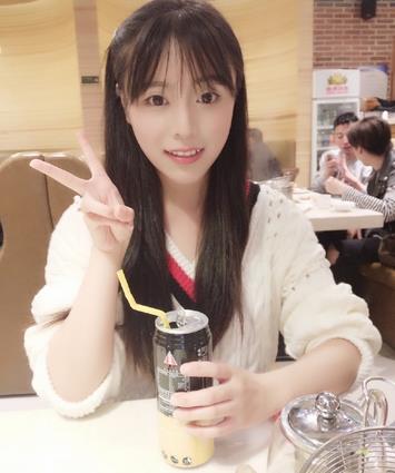 歌手格子兮日常生活照片，喜欢逛街，喜欢美拍