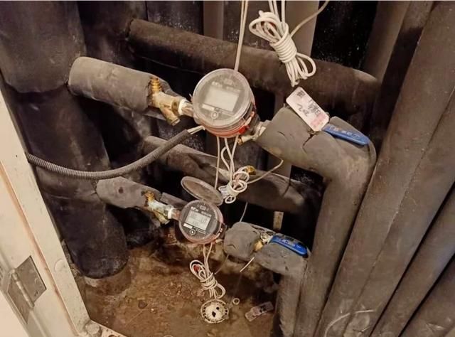 开暖气要开加湿器吗，家里暖气太暖了，怎么办？图3