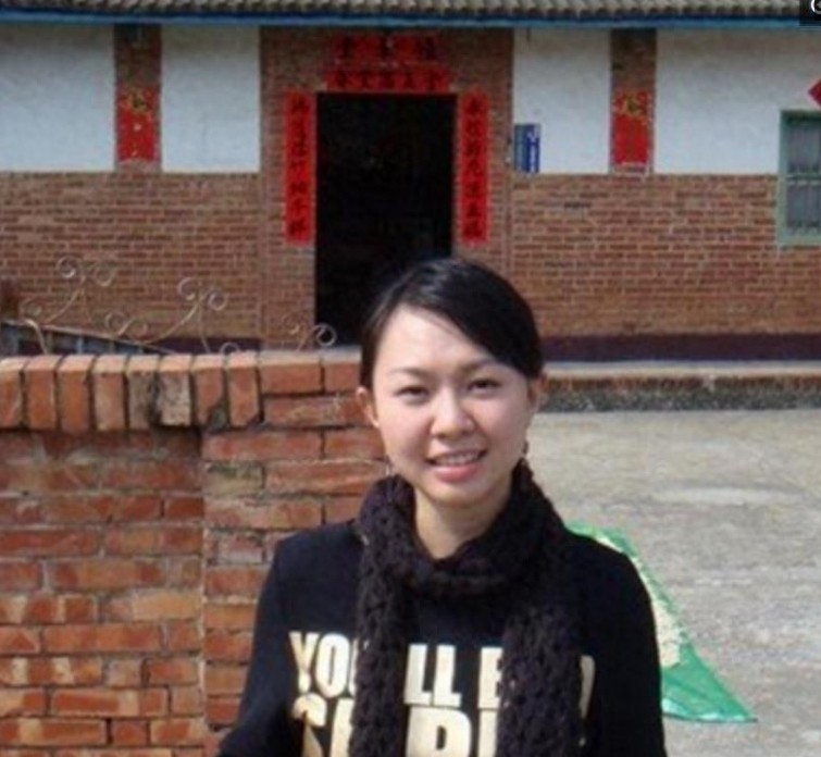 38岁卓依婷的生活照，曾被人误以为去世，如今已为人母