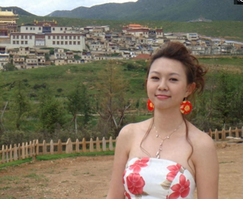 38岁卓依婷的生活照，曾被人误以为去世，如今已为人母