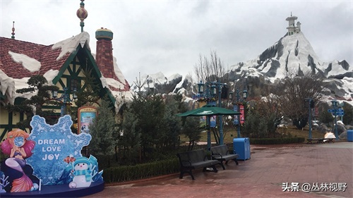 父女同游上海海昌海洋公园