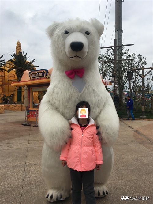 父女同游上海海昌海洋公园