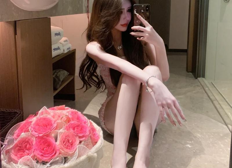 女主穿越到各个世界做任务