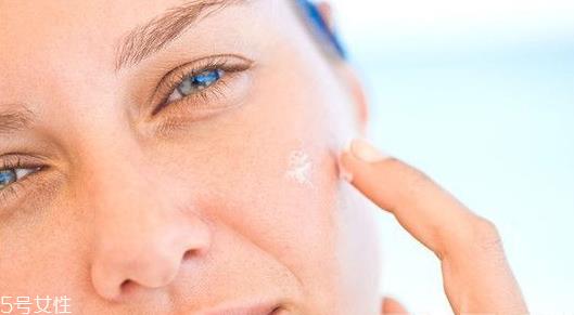 身体乳可以擦脸吗 身体乳擦脸有这些坏处