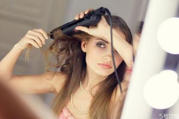 卷发棒对头发有伤害吗 烫头发后怎么恢复原状