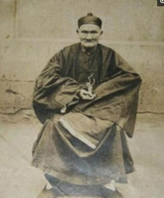 中国最长寿老人，生于光绪年间六世同堂，像个老小孩还爱唱情歌