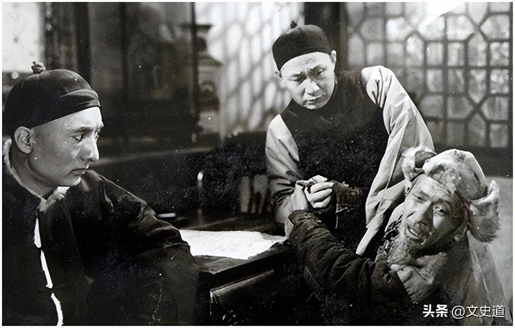 半夜鸡叫周扒皮寓言故事(半夜鸡叫周扒皮的故事)