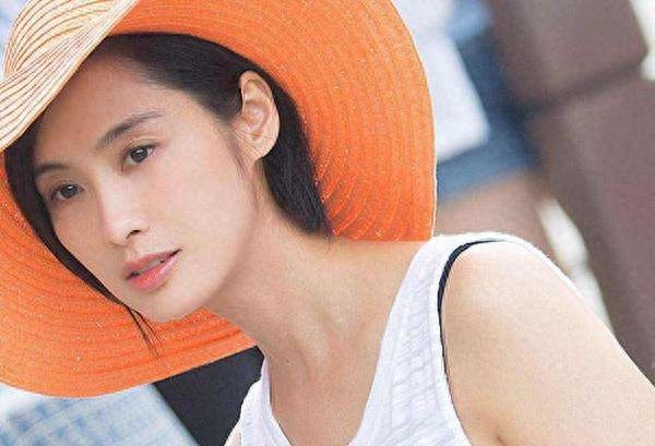 昔日的紫霞仙子朱茵，是否又勾起了你的青春记忆？