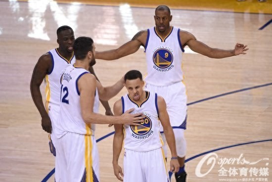 73胜!!!勇士破20年纪录 库里砍46分三分破400