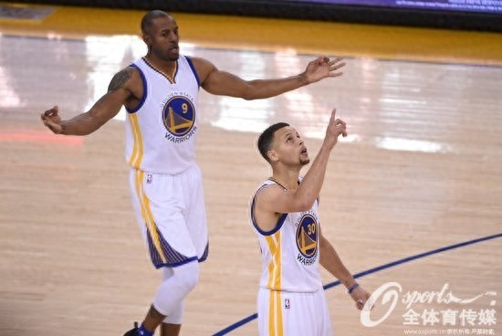73胜!!!勇士破20年纪录 库里砍46分三分破400