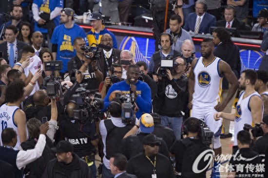 73胜!!!勇士破20年纪录 库里砍46分三分破400