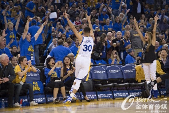 73胜!!!勇士破20年纪录 库里砍46分三分破400