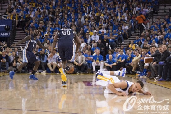 73胜!!!勇士破20年纪录 库里砍46分三分破400