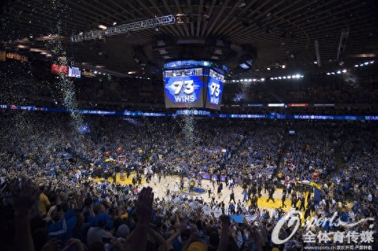 73胜!!!勇士破20年纪录 库里砍46分三分破400