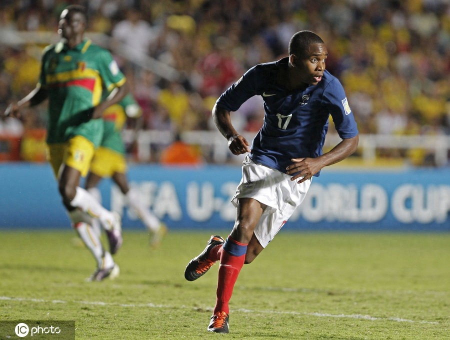 长发飘飘的佩莱你见过吗？带你看现役中超外援的世青赛旧照