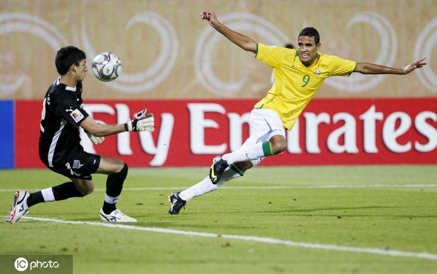 长发飘飘的佩莱你见过吗？带你看现役中超外援的世青赛旧照